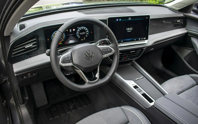 Volkswagen Passat cena 192500 przebieg: 5, rok produkcji 2024 z Ostrów Lubelski małe 277